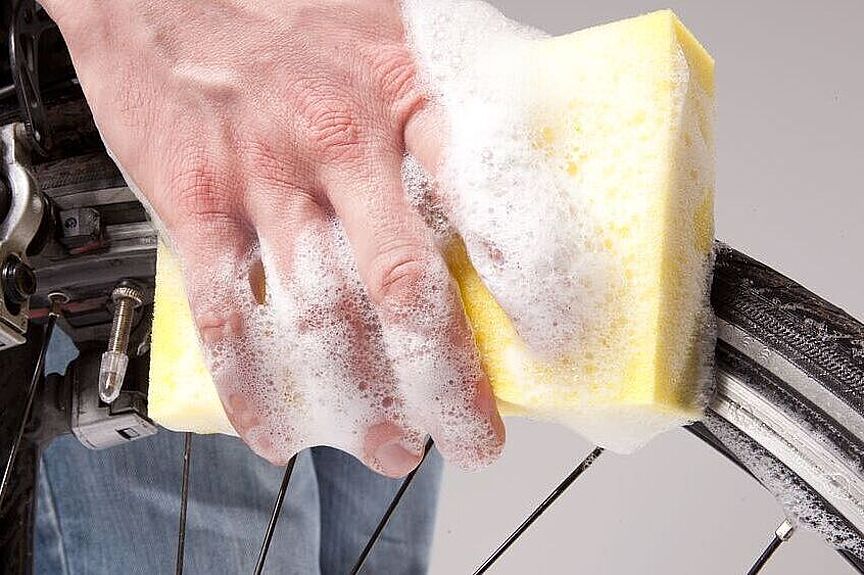 Fahrradpflege Fahrradpflege: Mit Wasser und Schwamm gegen den Fahrraddreck